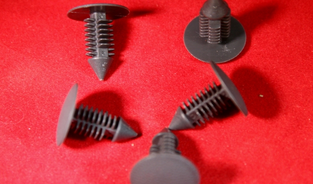 Christmas Tree FIR Spruce Clips 8mm Hole 18mm Head